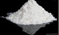 Titanium Oksida sering tersedia sebagai bubuk putih